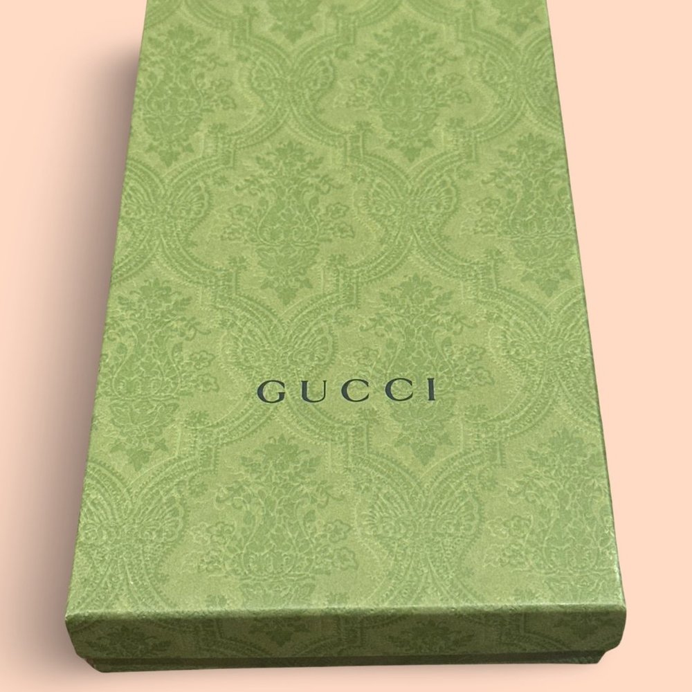GUCCI: Authentic Gift Box with ribbon 📦 Sz: 10” L x 5.5” W x 1.5” H